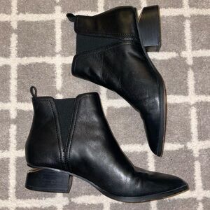 EUC Unique Steven Madden Leather Boots